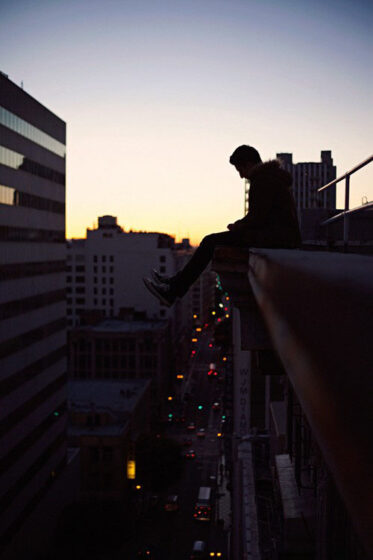 Tổng hợp Hình ảnh buồn khóc dưới hoàng hôn