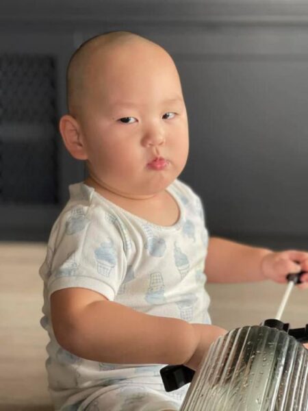 Tổng hợp Hình ảnh khinh bỉ em bé liếc nhìn