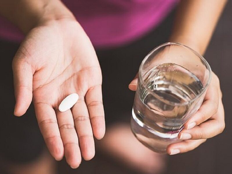 Tổng hợp Hình ảnh uống thuốc một viên