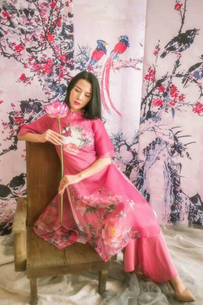 Mẫu áo dài cách tân màu hồng thẫm