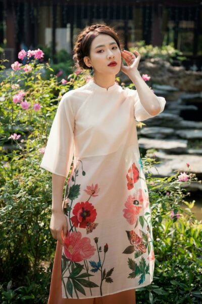 Mẫu áo dài cách tân nền trắng phối họa tiết