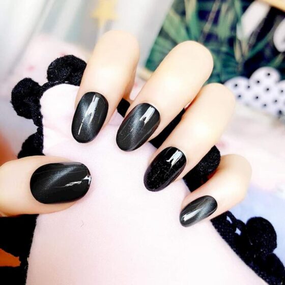 Top những Mẫu nail móng mắt mèo nền đen