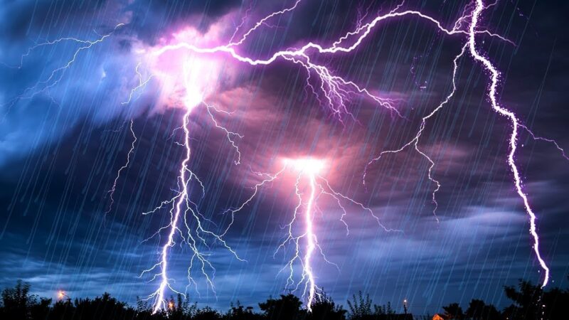 Tổng hợp Hình ảnh sét đẹp lúc trời mưa