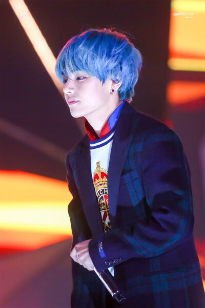 Ảnh V tóc xanh đẹp