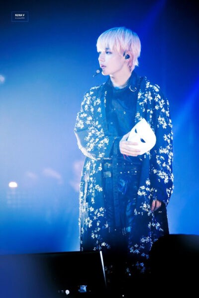 Tổng hợp Hình ảnh V tóc xanh tháo mặt lạ